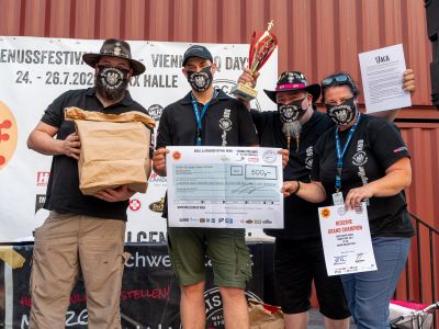 KCBS RESERVE GRAND CHAMPION (2. Platz gesamt über alle  BBQ Kategorien)  geht 2020 an das Team Schluchtengriller aus Oberösterreich